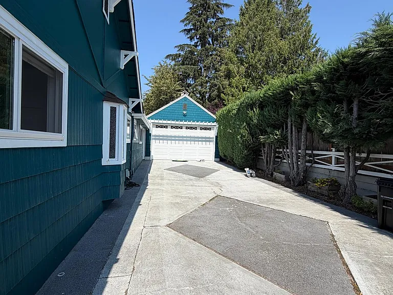 4122 SW Monroe St — Photo 2
