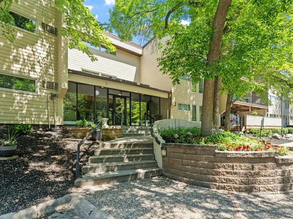 12600 Parkwood Dr APT 210, Burnsville, MN 55337