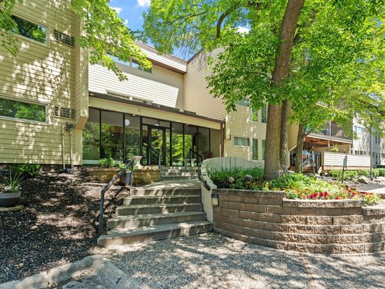 12600 Parkwood Dr APT 210, Burnsville, MN 55337