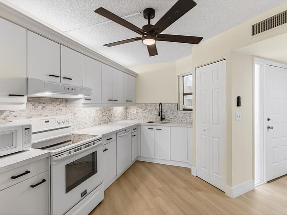 3rd image of 5900 Camino Del Sol #304