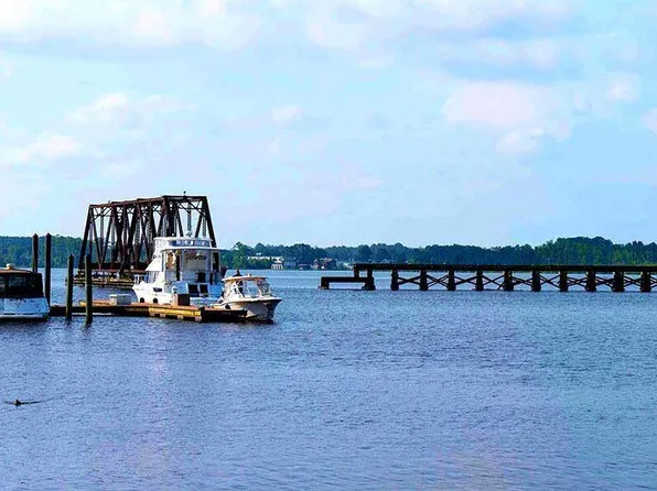 E9 E Water Street, Washington, NC 27889