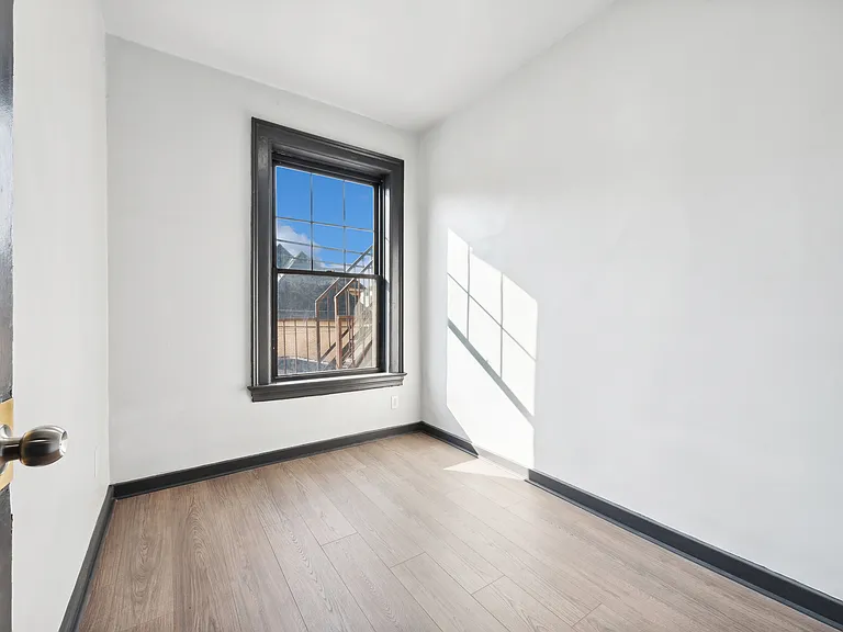 318 Middle Ave #5 — Photo 14