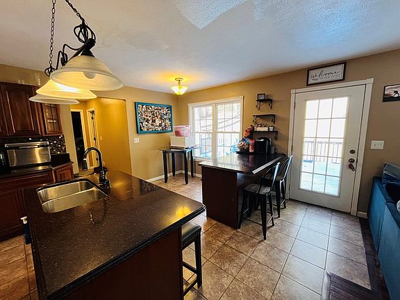 4th image of 216 Skyview Dr
