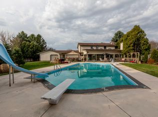 20420 Brook Park Dr, Brookfield, WI 53045
