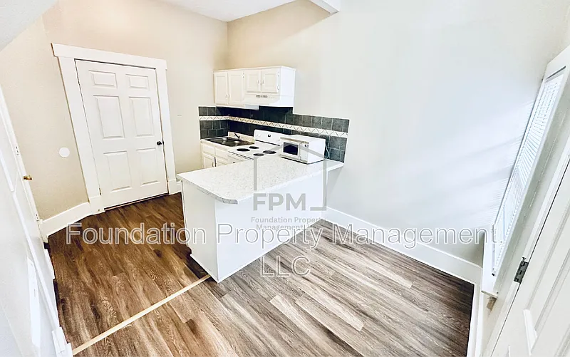 1 bed, 1.0 bath, 684 sqft, $895 — Photo 4