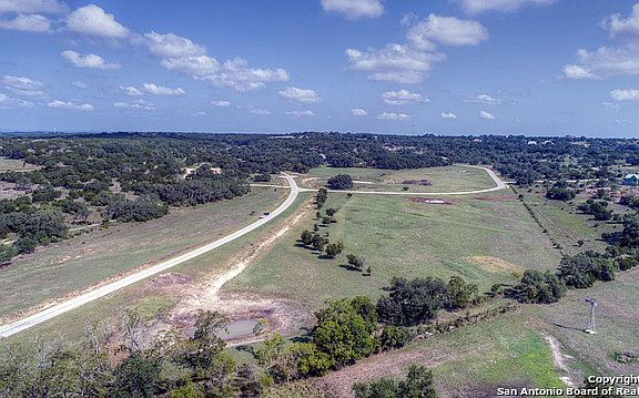 4th image of 303 Doehne Oaks