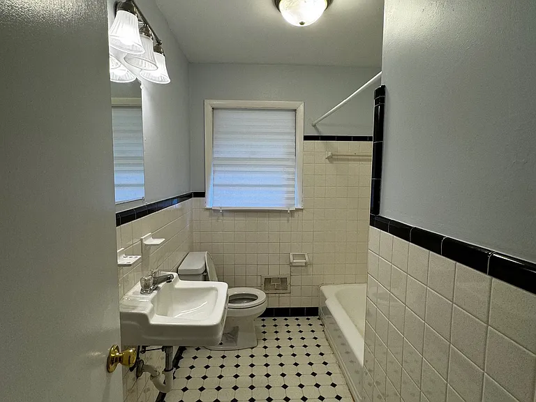 180 Westwood Ave — Photo 15