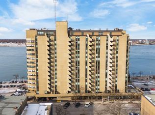 155 Front St N #1410, Sarnia, ON