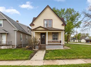 927 C Ave NW, Cedar Rapids, IA 52405