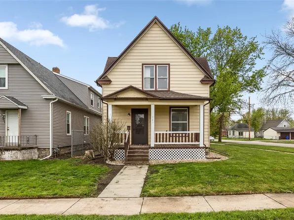 927 C Ave NW, Cedar Rapids, IA 52405