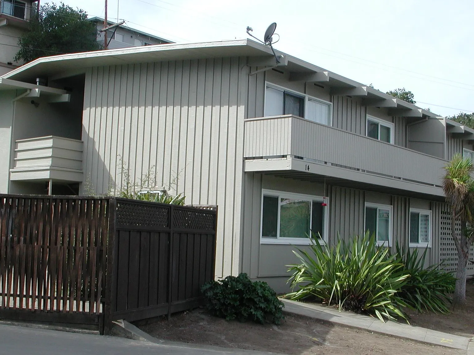 14 Garden Ct — Photo 2