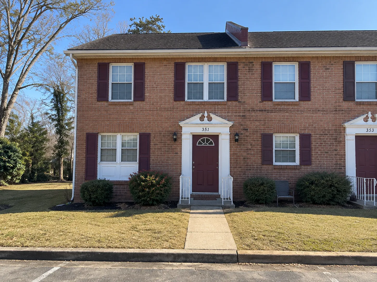 351 Oak Dr — Photo 1