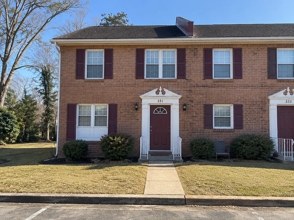 351 Oak Dr