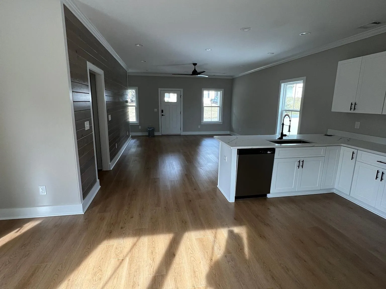 3 bed, 2.5 bath, 1545 sqft, $2,000 — Photo 4