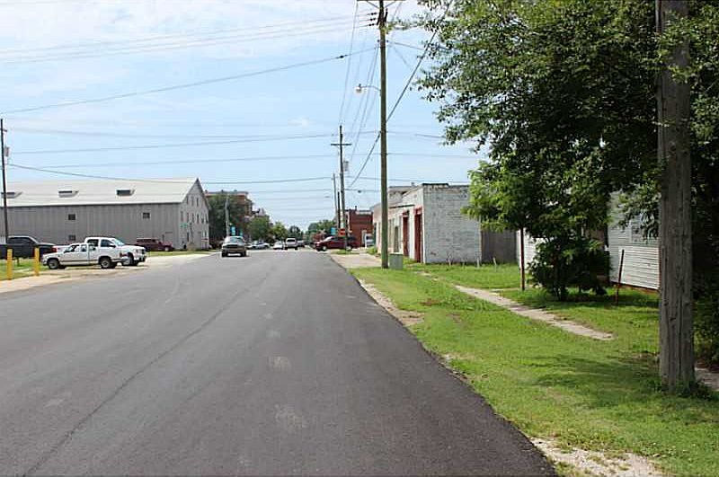 2nd image of 223 E Walnut St