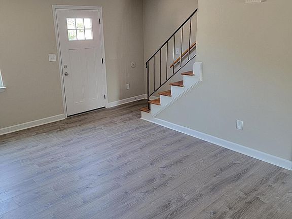 2nd image of 1606 20th St NE