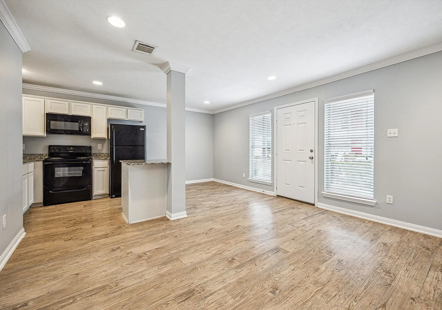 835 Heights — Photo 4