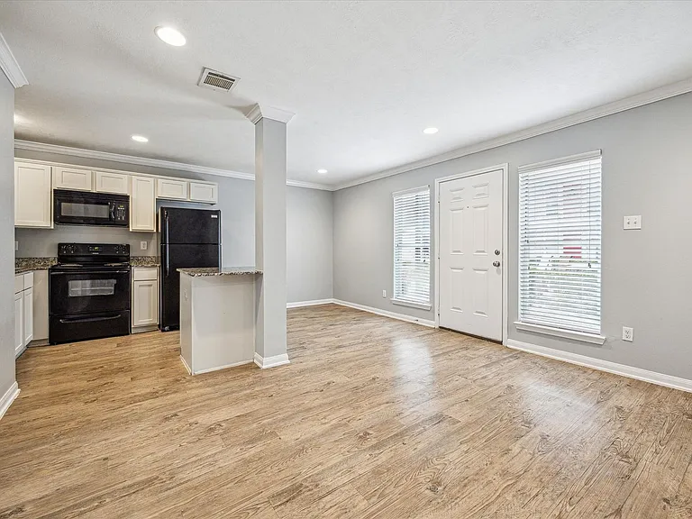 835 Heights — Photo 16