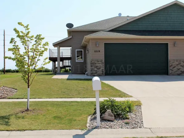 1219 Morningside Dr, Casselton, ND 58012