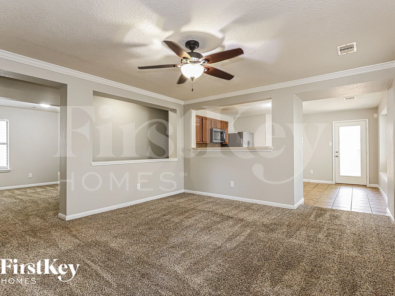 3 bed, 2.0 bath, 1563 sqft, $1,645 — Photo 3