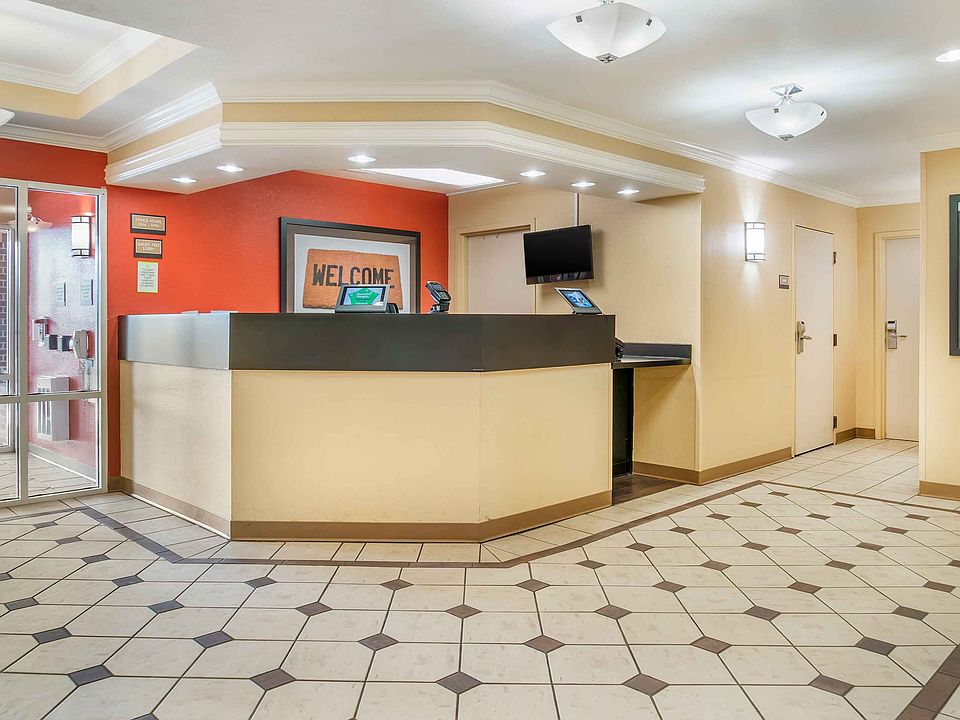 Lobby and Guest Check-in