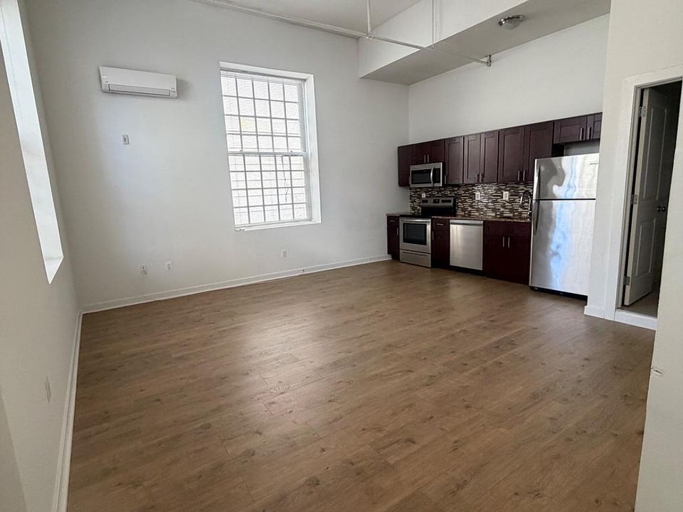 1st image of 4 Leverington Ave Unit 101
