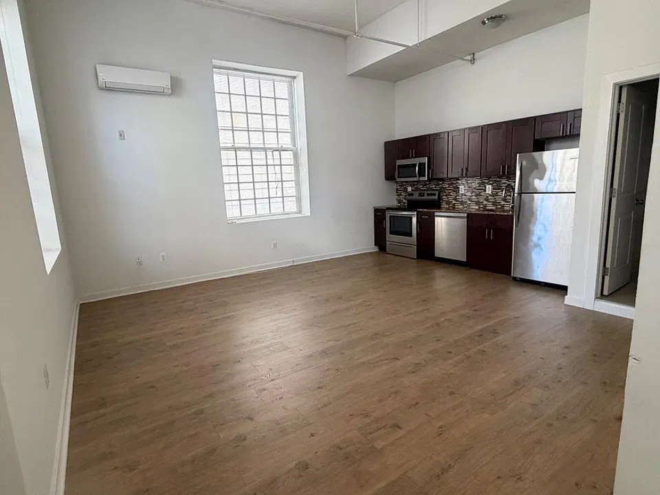 4 Leverington Ave #101