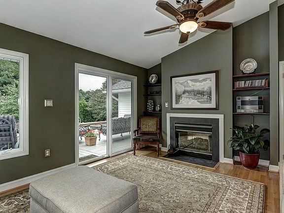 Two sided gas fireplace