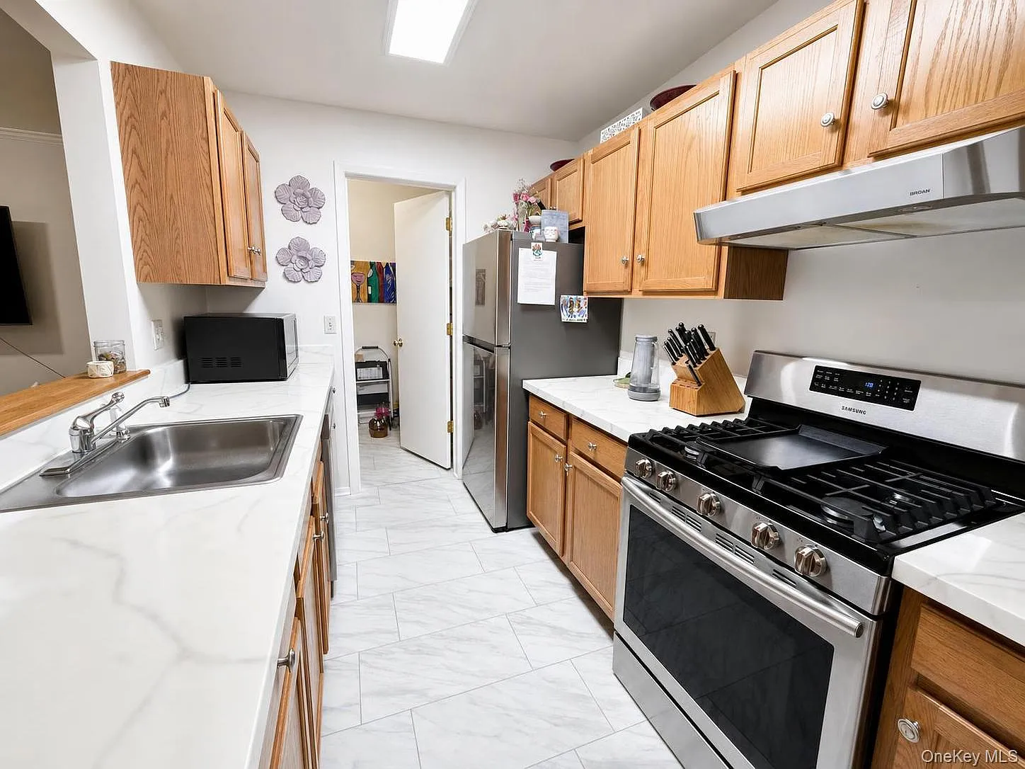 3 bed, 2.0 bath, 1508 sqft, $2,700 — Photo 2