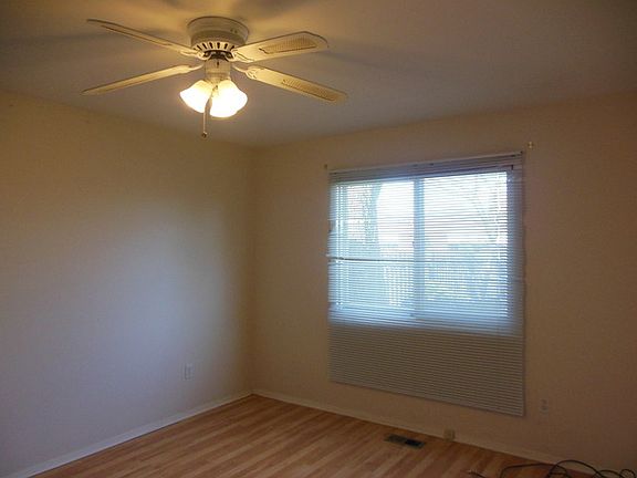 5th image of 2860 E Garden Dr