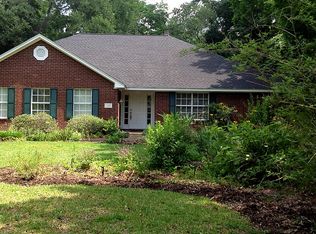 126 Sleepy Hollow Dr, Lake Jackson, TX 77566