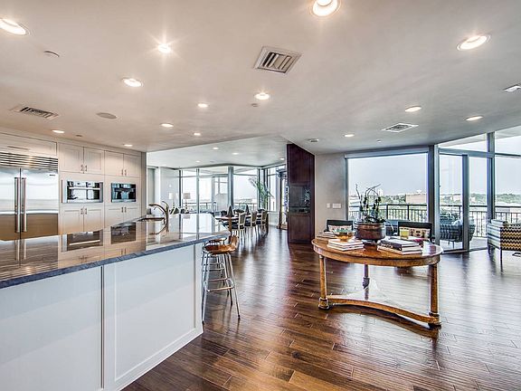 4th image of 4242 Broadway St #804_805