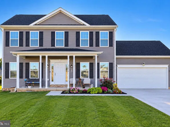 203 Aylesbury Ln, Martinsburg, WV 25403