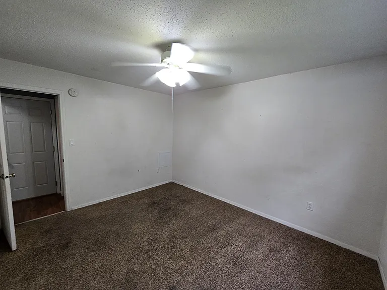 1407 Robin Rd — Photo 12
