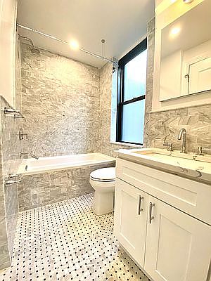 4th image of 160 E 48th St APT 6S