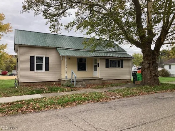 281 McConnell St, Uhrichsville, OH 44683