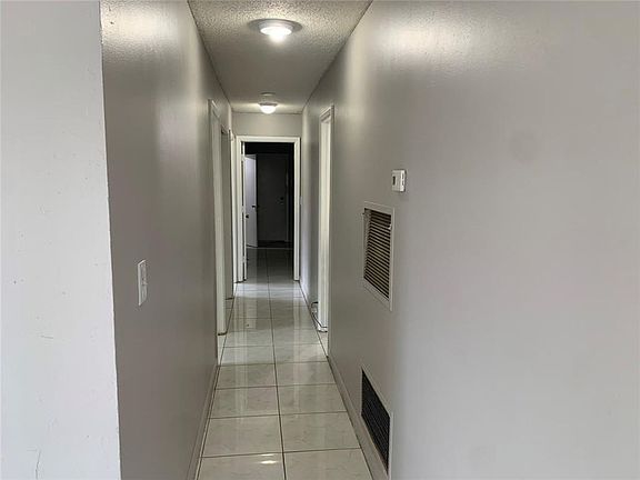 5th image of 990 SW 76th Ave