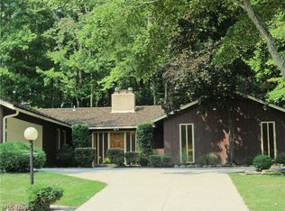 17100 Ridge Creek Rd, Strongsville, OH 44136