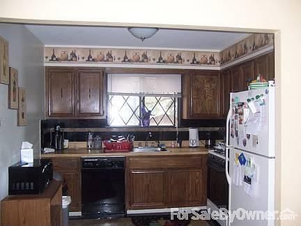 Kitchen
						:
						marble and granite floor and back board