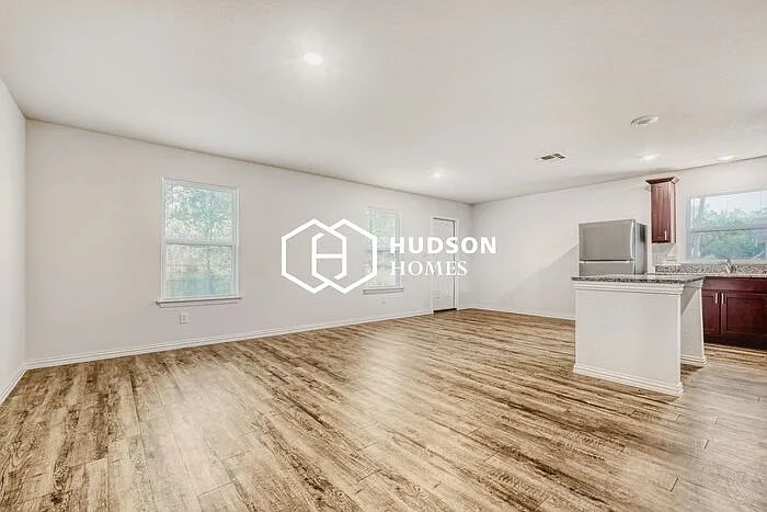 1331 Hidalgo St — Photo 3