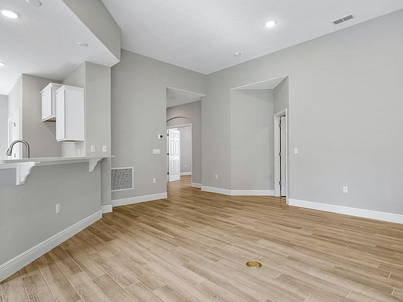 4th image of 3585 Loblolly Square