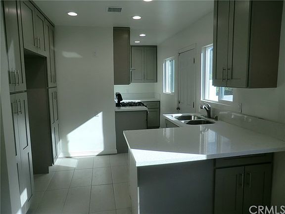 4th image of 8032 Wisner Ave