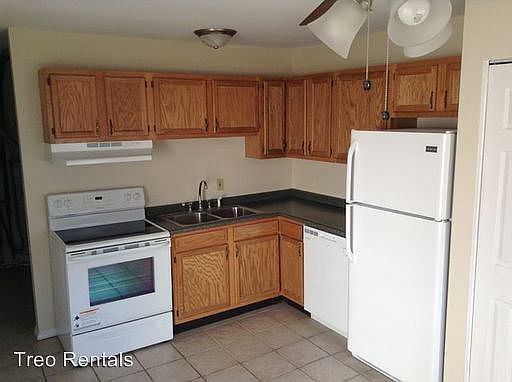 4th image of 3828 Lonsdale St
