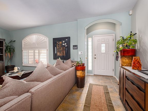 4th image of 2633 Glengarry Dr