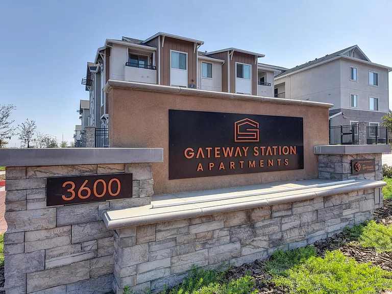 Gateway Station — Photo 15