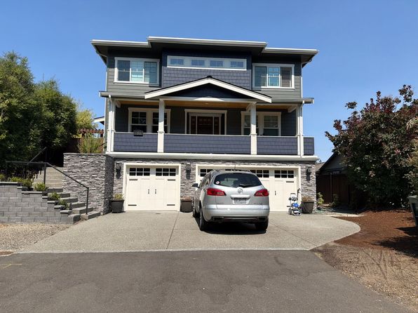 755 Daley St