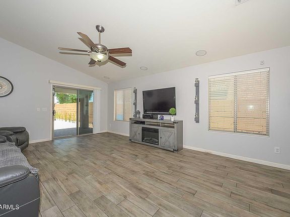 3rd image of 9946 W GROSS Avenue