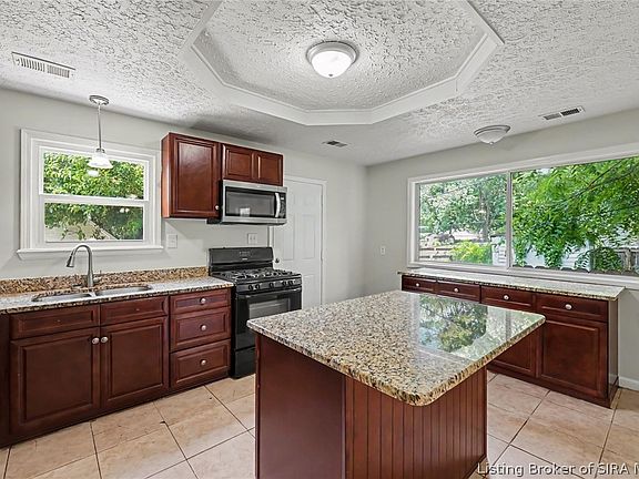 3rd image of 517 E Oak Street
