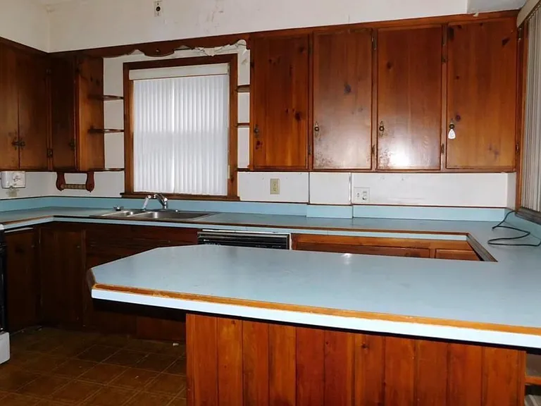 23 Bennett Ave — Photo 11