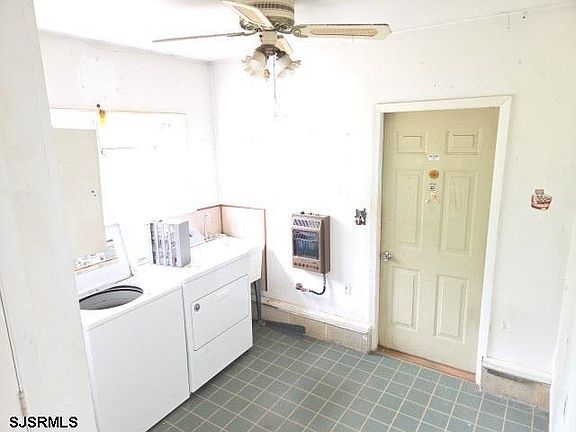 4th image of 302 Vermont Ave